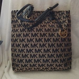 Dooney and bourke handbag